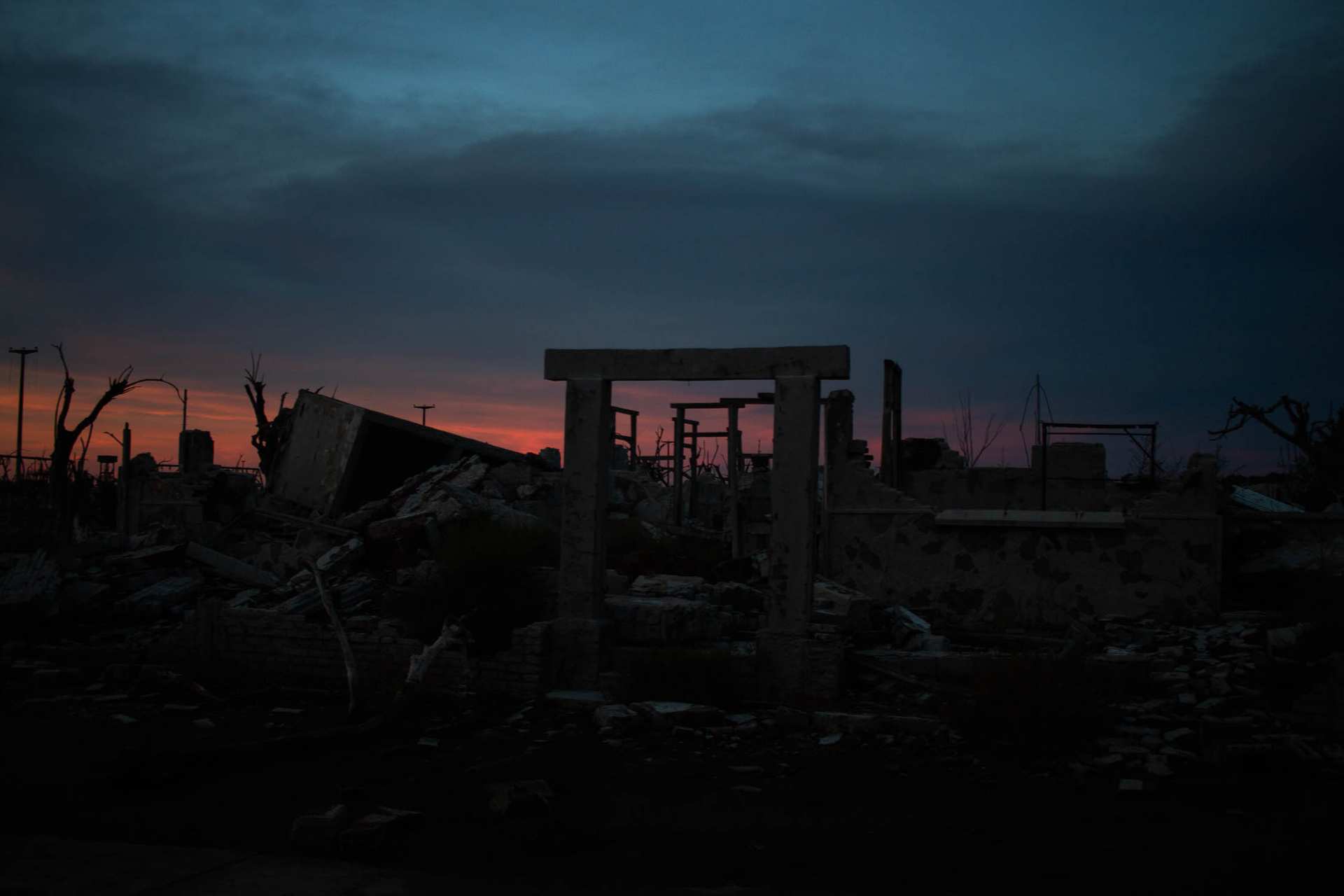 Marcos de Epecuen en el atardecer